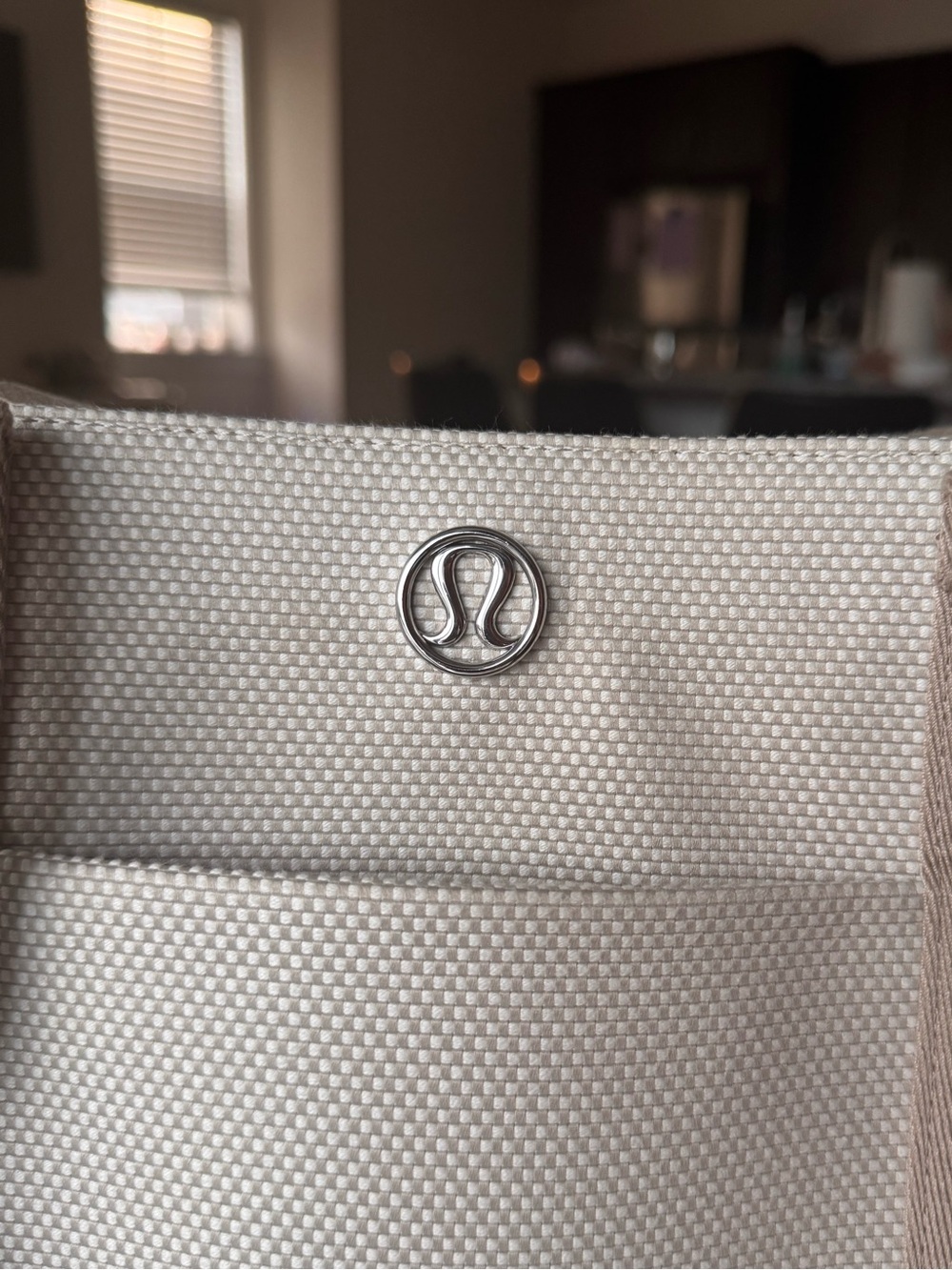 Lululemon Two-Tone Canvas Tote Bag 10L Mojave Tan Light Ivory NWOT - Picture 3 of 5